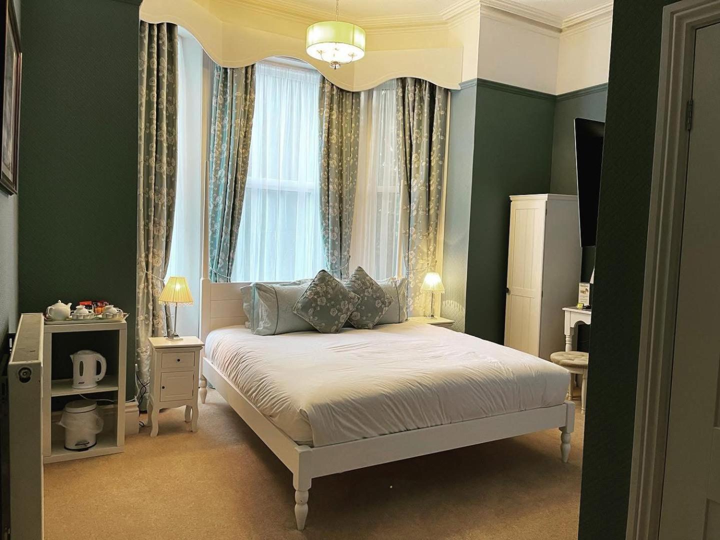 Balincourt Hotell Bournemouth Eksteriør bilde A bedroom at the hotel