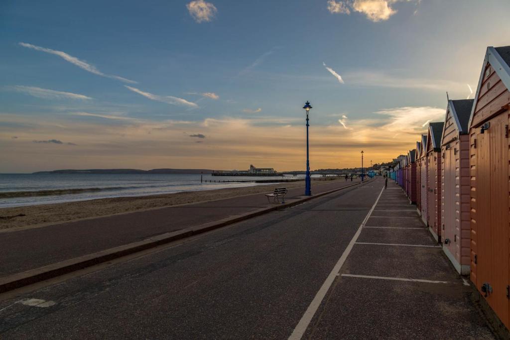 Balincourt Hotell Bournemouth Eksteriør bilde The beach at Portrush