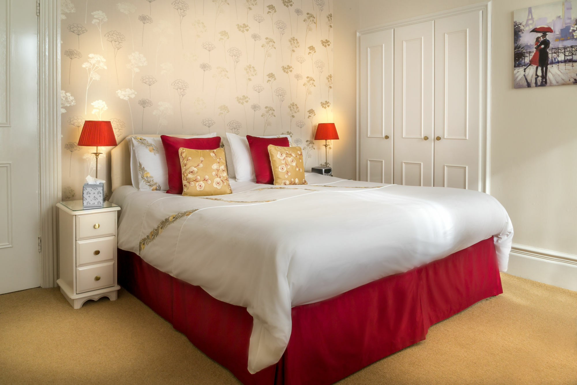Balincourt Hotell Bournemouth Eksteriør bilde A bed with a bed skirt